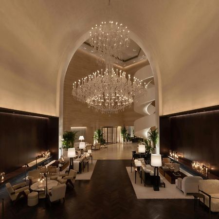 The Dubai Edition Exterior foto The lobby of the Ritz-Carlton, Dubai