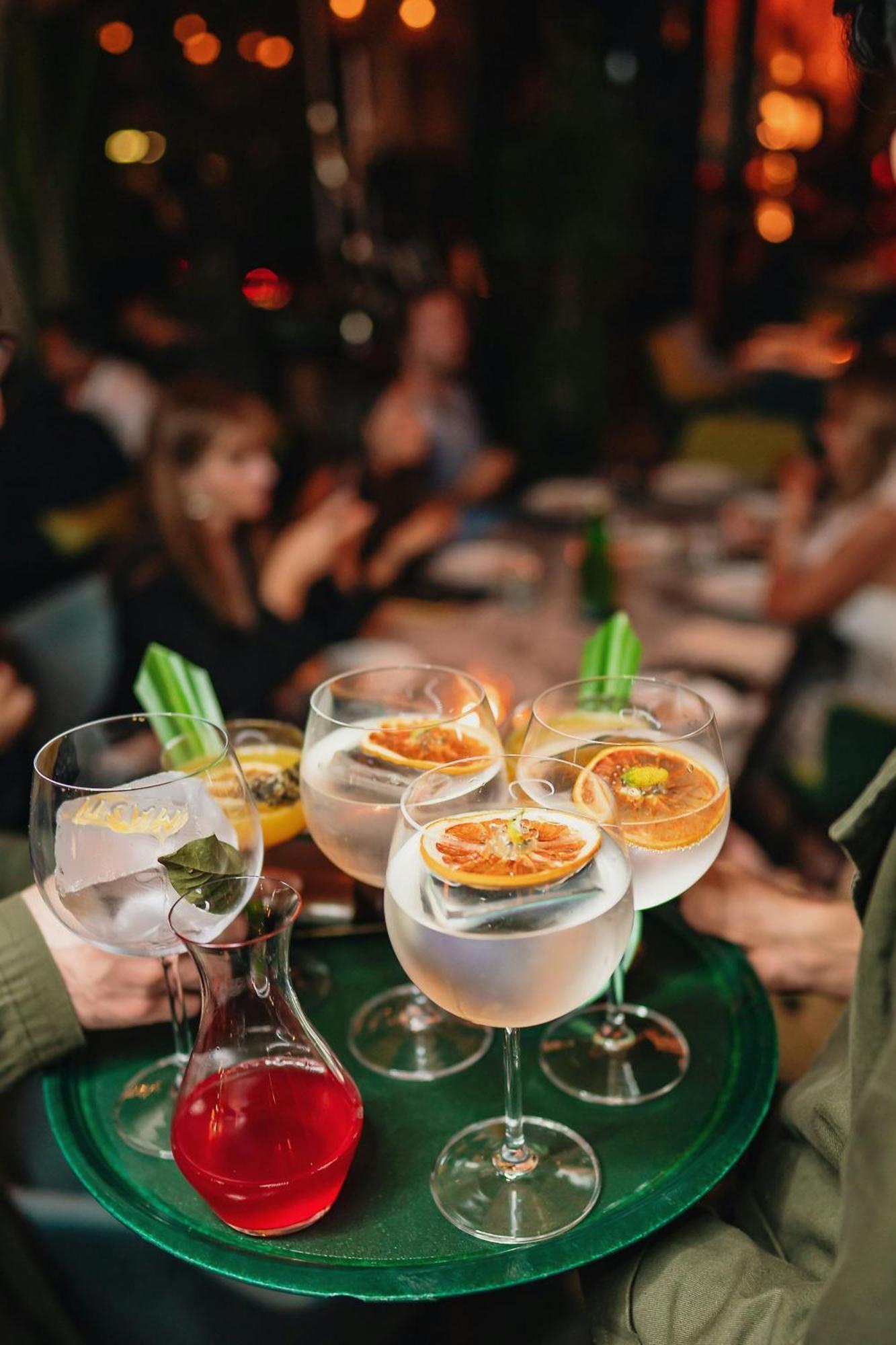 The Dubai Edition Exterior foto Gin and tonic
